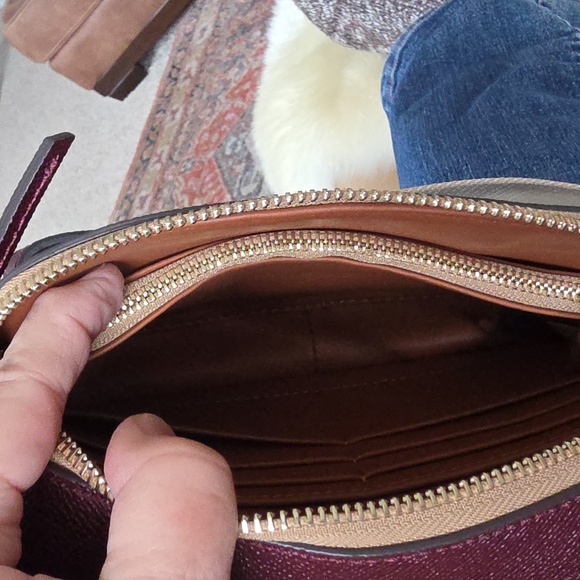 Gorgeous Dooney & Bourke Alpine Ambler 20 Grape Crossbody Bag ๐๐ - Picture 9 of 16